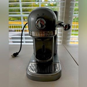 Kitchenaid Nespresso Machine. In brand new conditio with manuals
